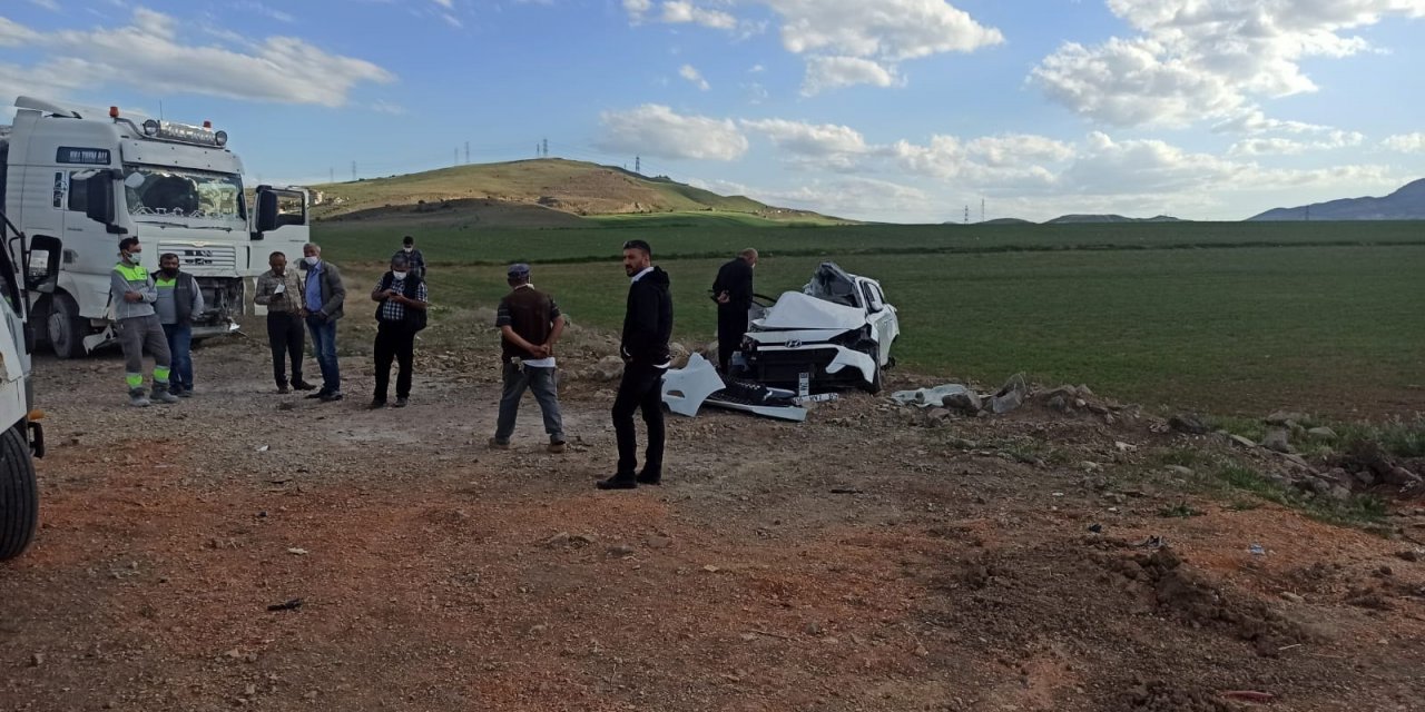 Başkent’te kamyon ile otomobil çarpıştı: 1 ölü