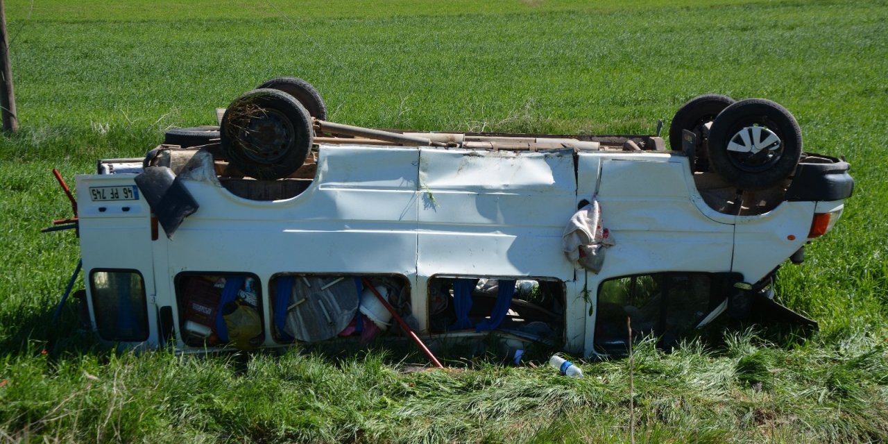Sivas’ta mevsimlik işçileri taşıyan minibüs kaza yaptı: 5 yaralı