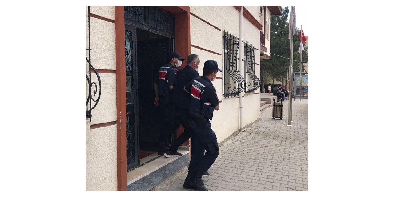 33 ayrı suçtan aranan cezaevi firarisi babasının evinde yakaladı