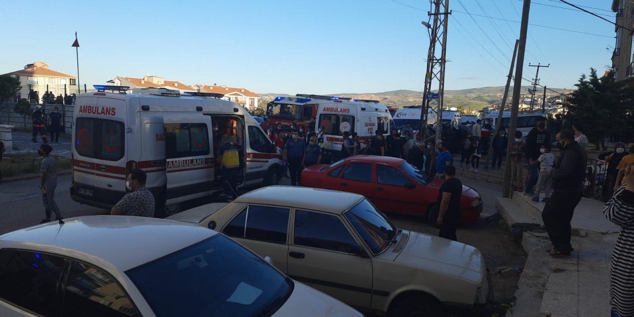 Başkentte 11 katlı binanın 5. katında korkutan yangın