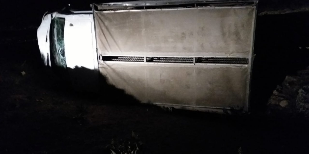 Kendiliğinden hareket eden kamyonet uçurumdan aşağı yuvarlandı