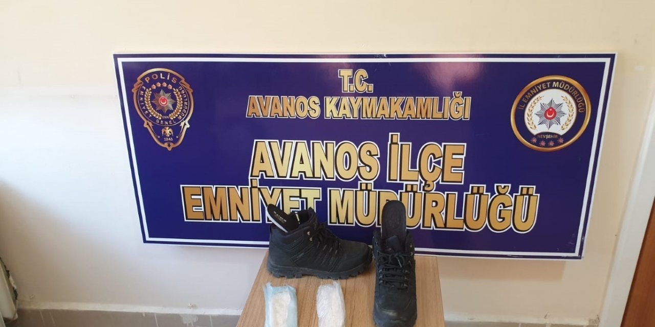 Botunun içerisinde uyuşturucu kuryeliği yapan şahıs yakalandı