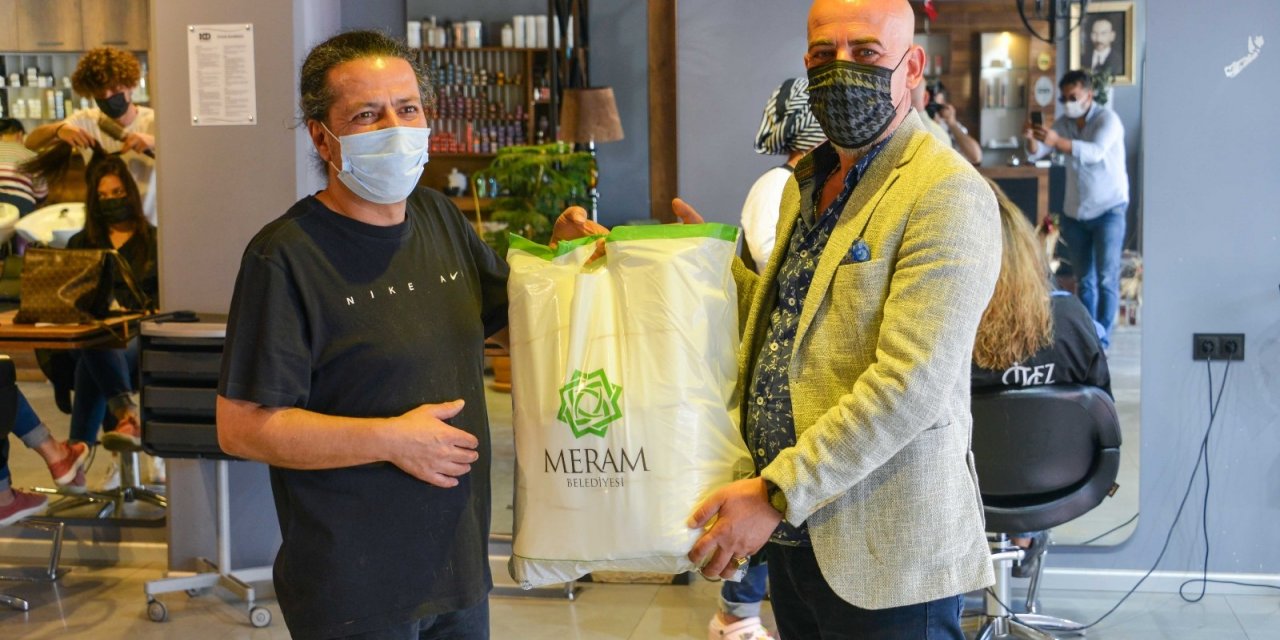 Meram’da berber ve kuaförlere hijyen seti dağıtıldı