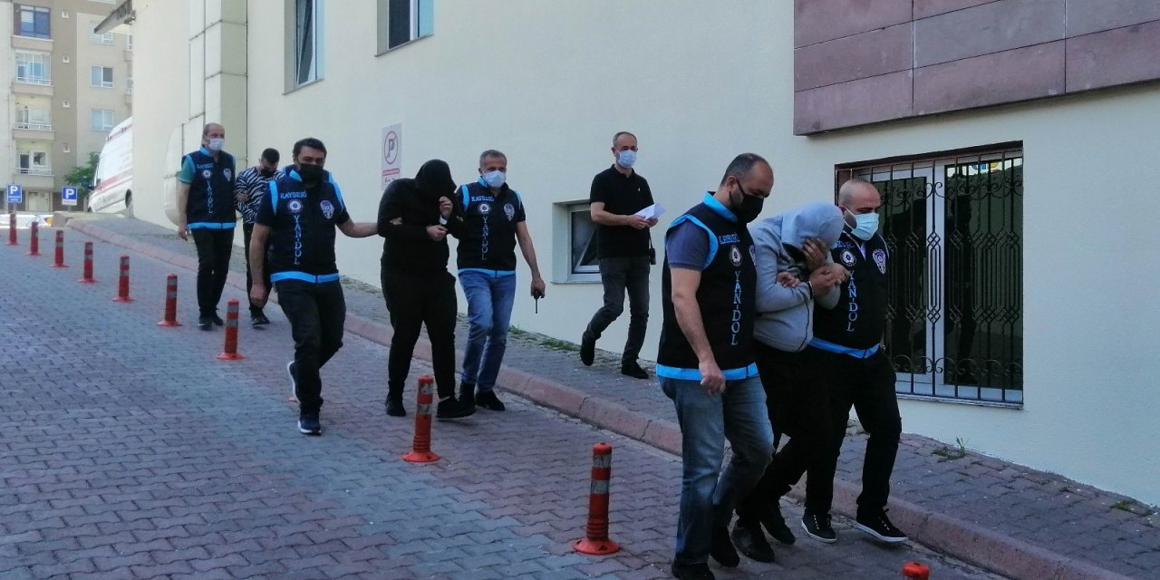 Hollanda’da 371 kişiyi 72 milyon TL dolandıran şahıslar yakayı ele verdi
