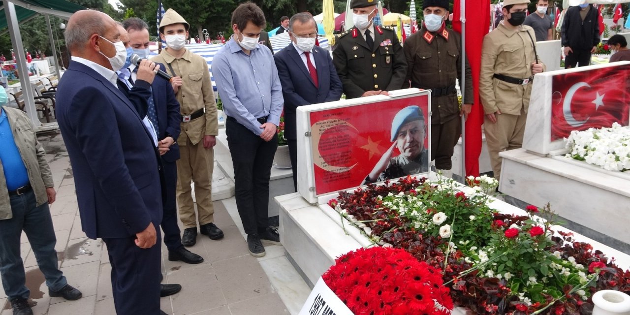 Tümgeneral Aydoğan Aydın kabri başında anıldı