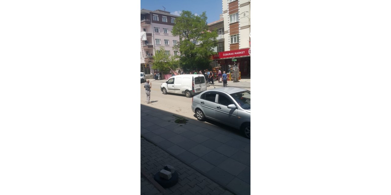 8 aylık hamile kadına otomobilin çarptığı anlar güvenlik kamerasına yansıdı