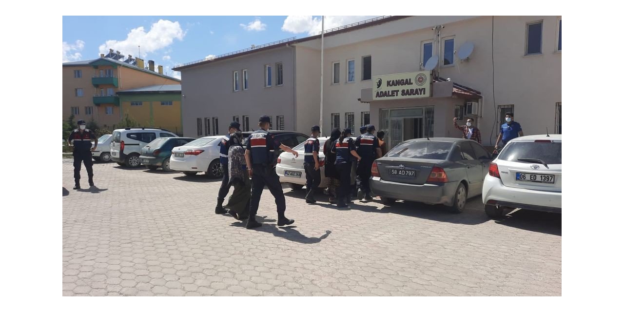 Dilenci olarak girdikleri evleri soyuyorlardı, jandarmaya yakalandılar