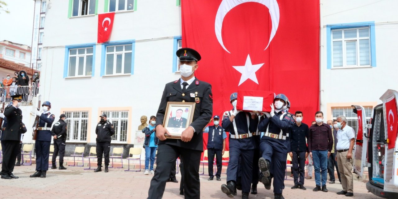 Şehit Jandarma Teğmen Koçak son yolculuğuna uğurlandı