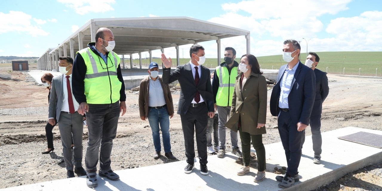 Gölbaşı Belediye Başkanı Şimşek, devam eden projeleri yerinde inceledi