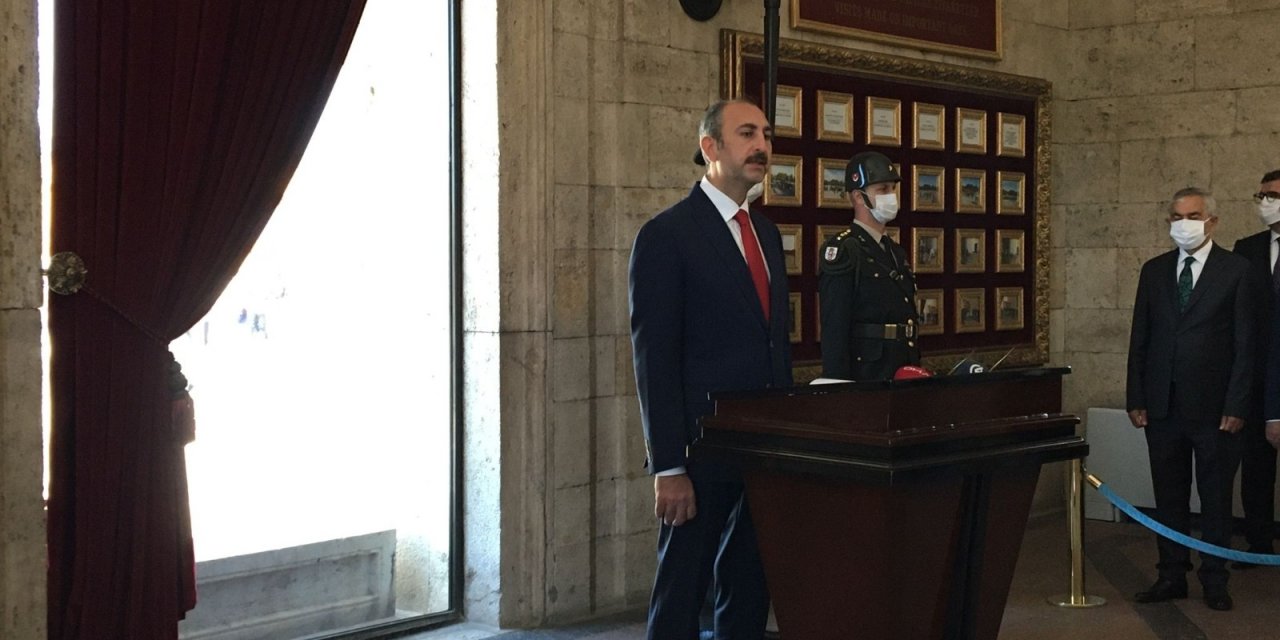 Bakan Gül ve yeni HSK üyeleri Anıtkabir’i ziyaret etti