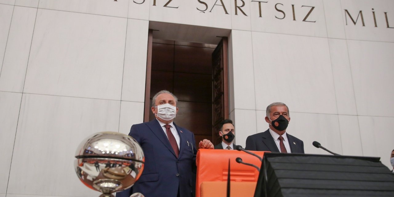 TBMM Başkanı Şentop, KKTC Meclis Başkanı Sennaroğlu ile bir araya geldi