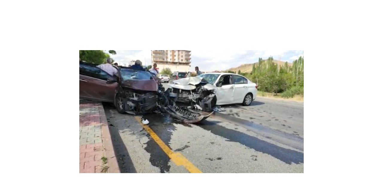 İki aracın çarpıştığı kazada 4 kişi yaralandı