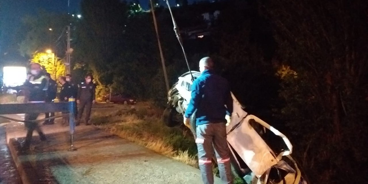 Başkent’te otomobil dereye uçtu: 4 yaralı