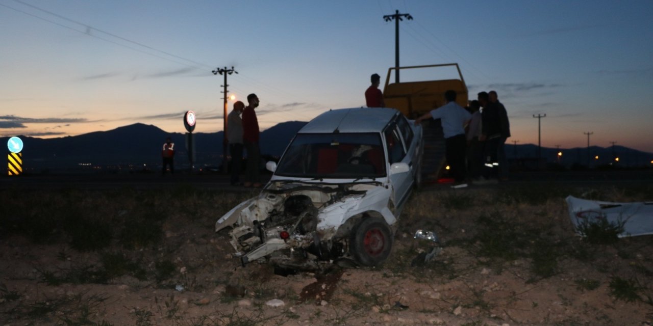 Niğde’de iki otomobil çarpıştı: 4 yaralı