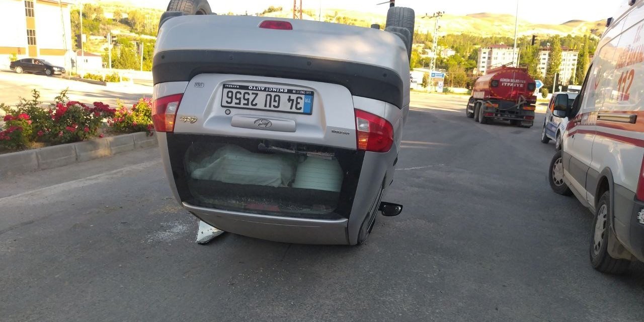 Takla atan araçtan yürüyerek çıktılar