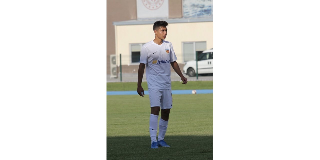 Talha Sarıarslan, U17 Milli Takıma çağrıldı