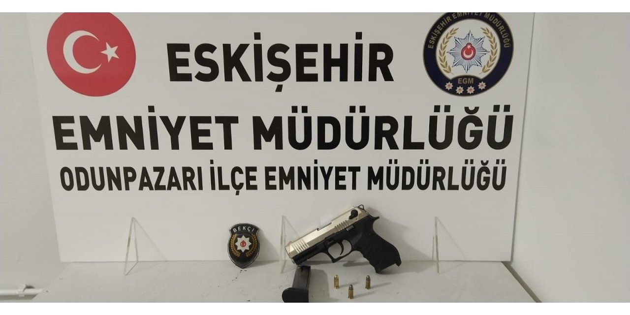 Bekçilerin şüphelendiği şahsın üzerinden silah ve mermi çıktı