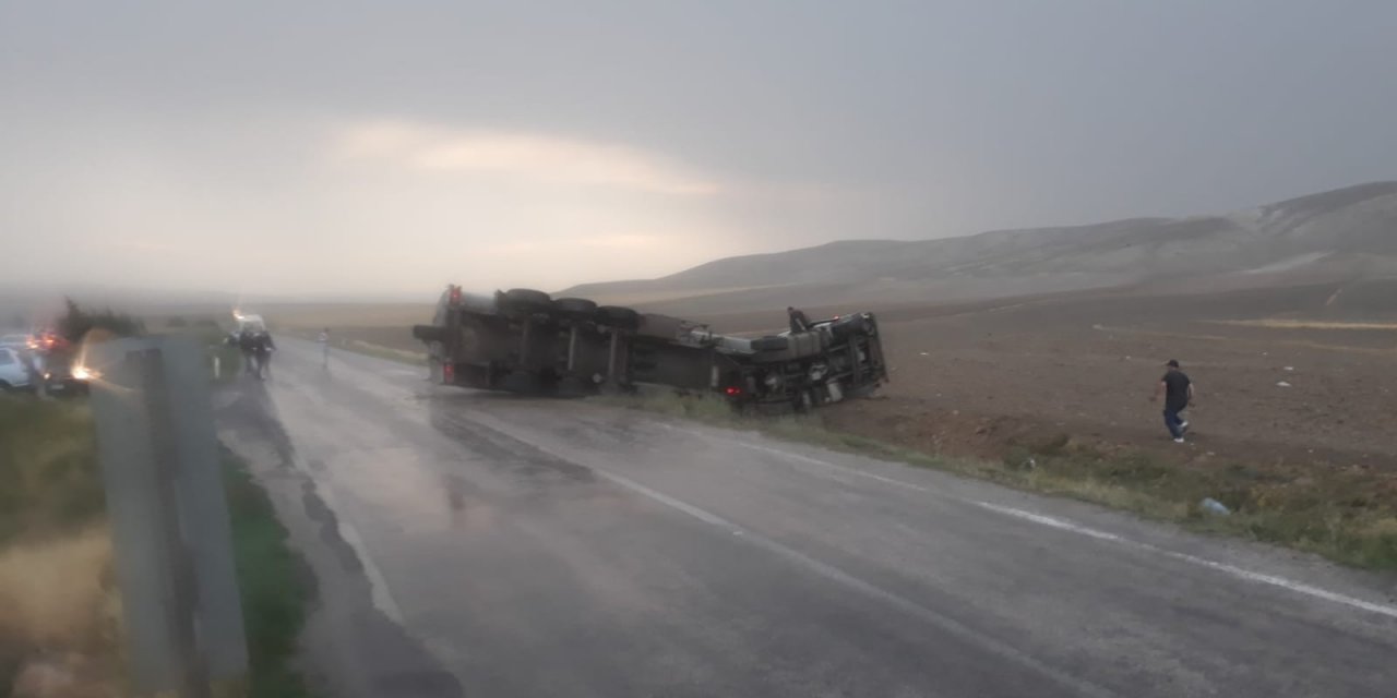 Başkent’te yağış beraberinde kazaları da getirdi