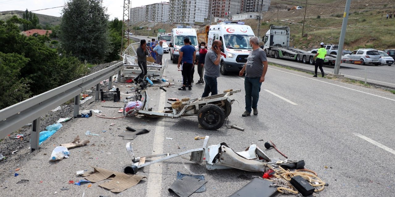 Ekmek tekneleri kazada paramparça oldu