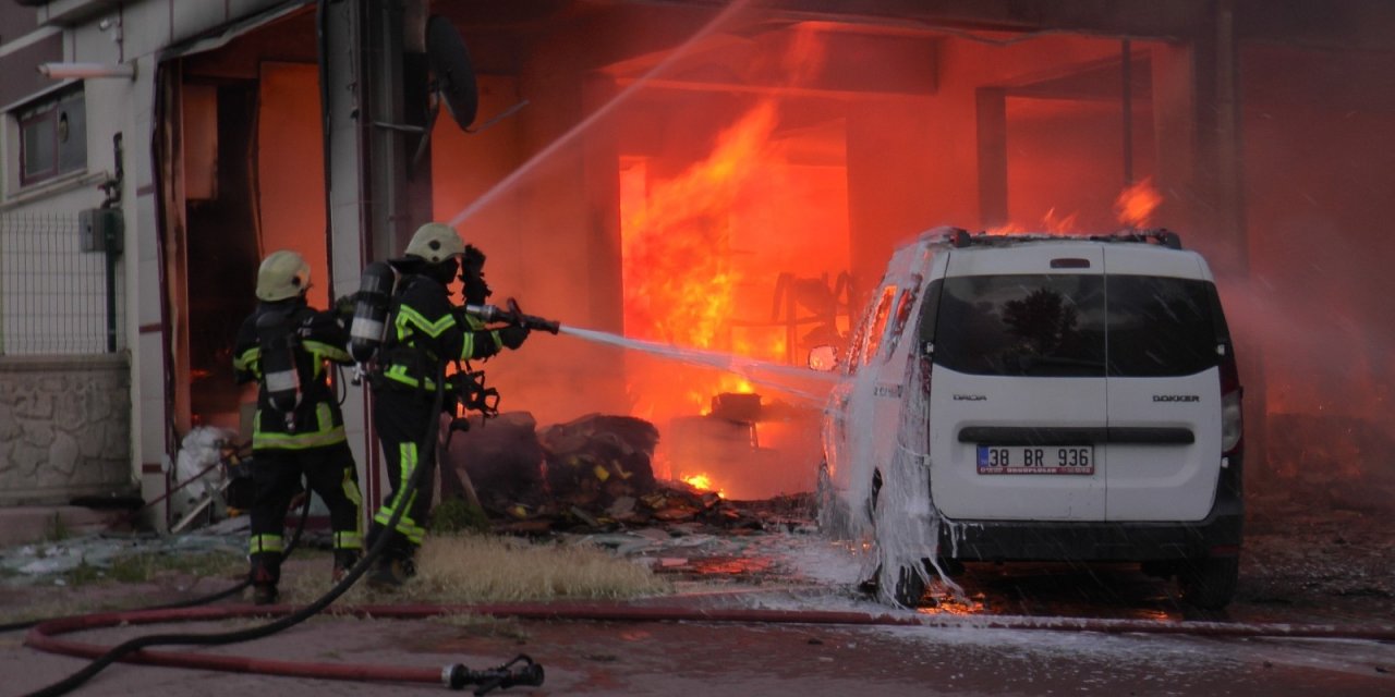 Kayseri’de kozmetik malzemeleri bulunan iş yerinde yangın