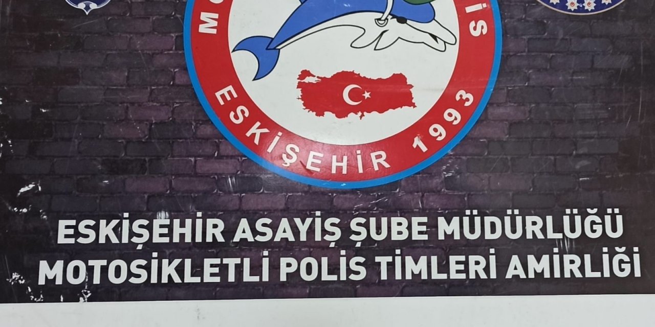 Motosikletli polislerin durdurduğu şahsın üzerinden tabanca çıktı