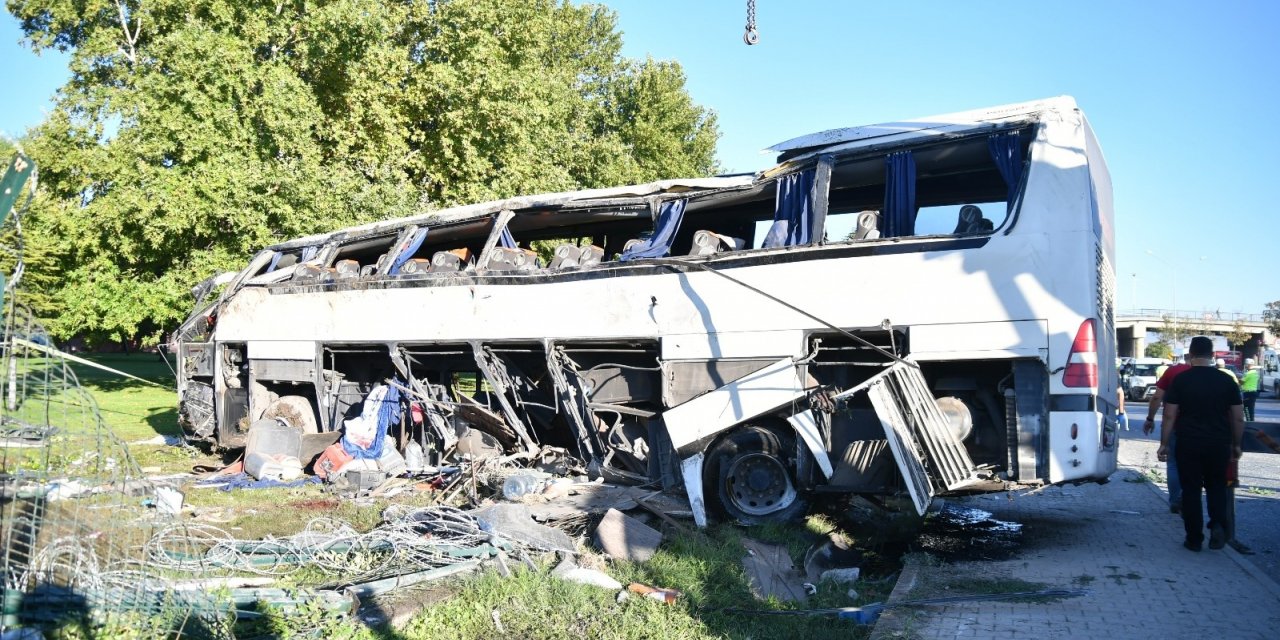 2 kişinin hayatını kaybettiği servis kazasında şoföre tahliye kararı