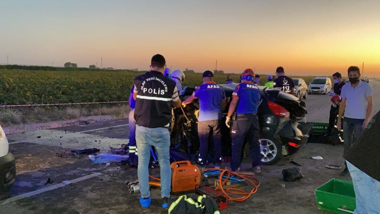 Aksaray’da 3 araçlı trafik kazası: 2 ölü, çok sayıda yaralı var
