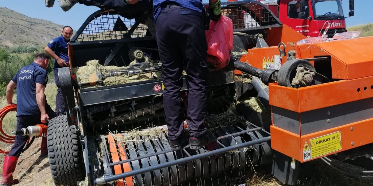 Balya makinasına sıkışan işçiyi itfaiye kurtardı