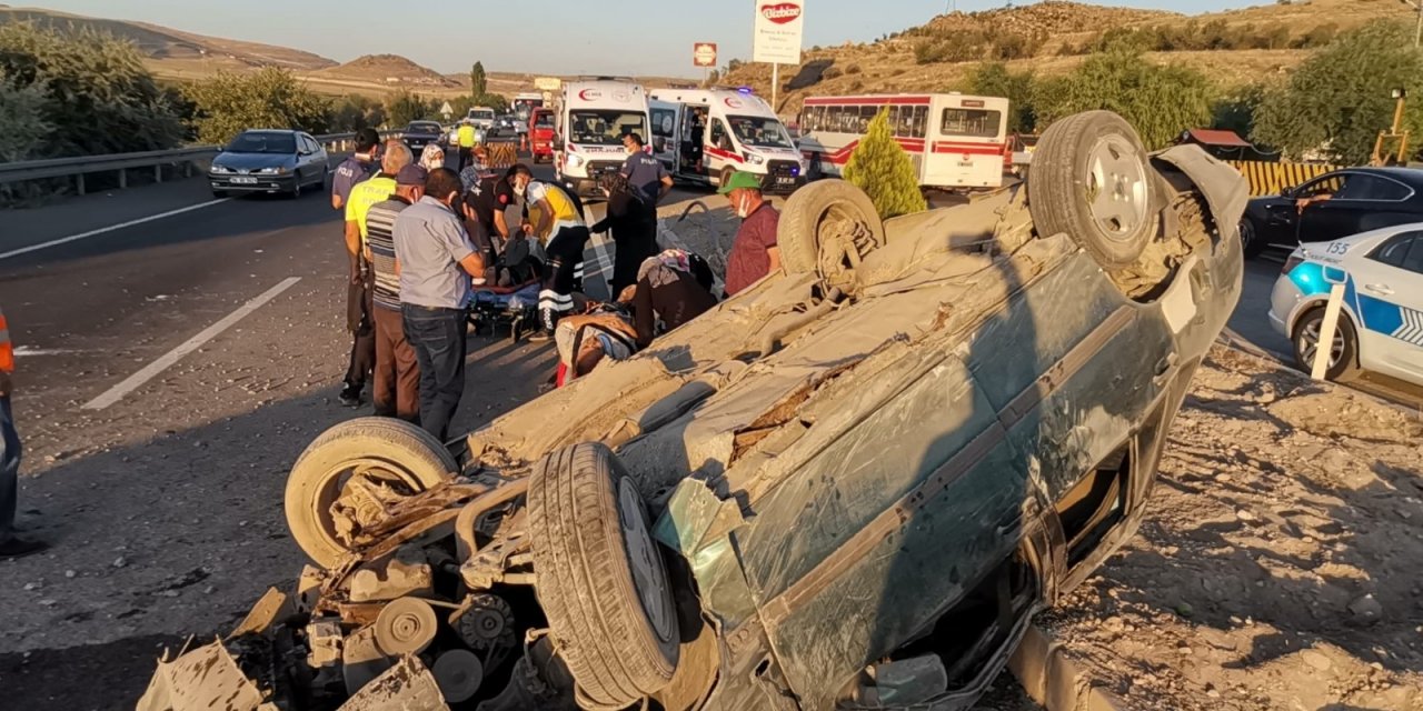 Takla atan araçtaki 5 kişilik aile ölümden döndü