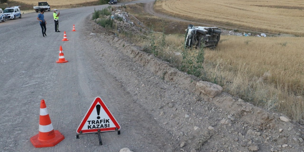 Kurban pazarından dönerken tarlaya uçtular: 3 yaralı