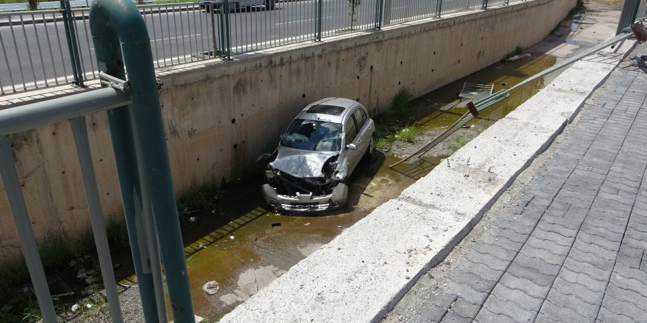 Otomobil kanala uçtu: 1 yaralı