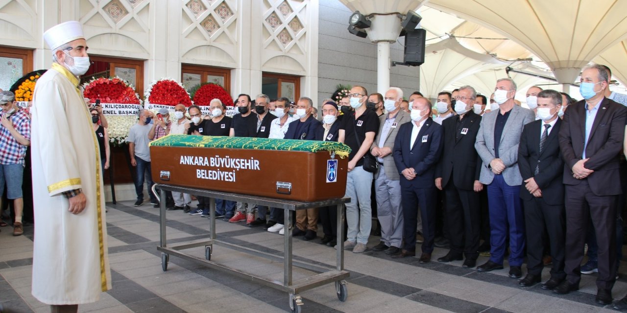 Tiyatro oyuncusu Turgay Yıldız son yolculuğuna uğurlandı