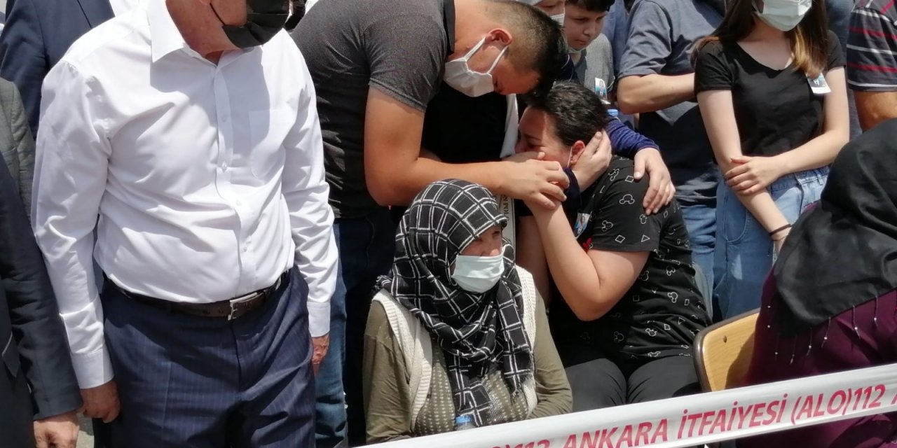 Görevi başında fenalaşarak hayatını kaybeden itfaiye eri Bayram Koç son yolculuğuna uğurlandı