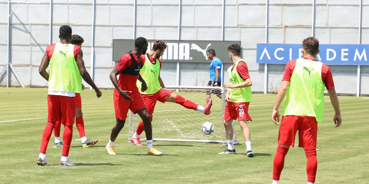 Sivasspor’da Petrocub mesaisi sürüyor