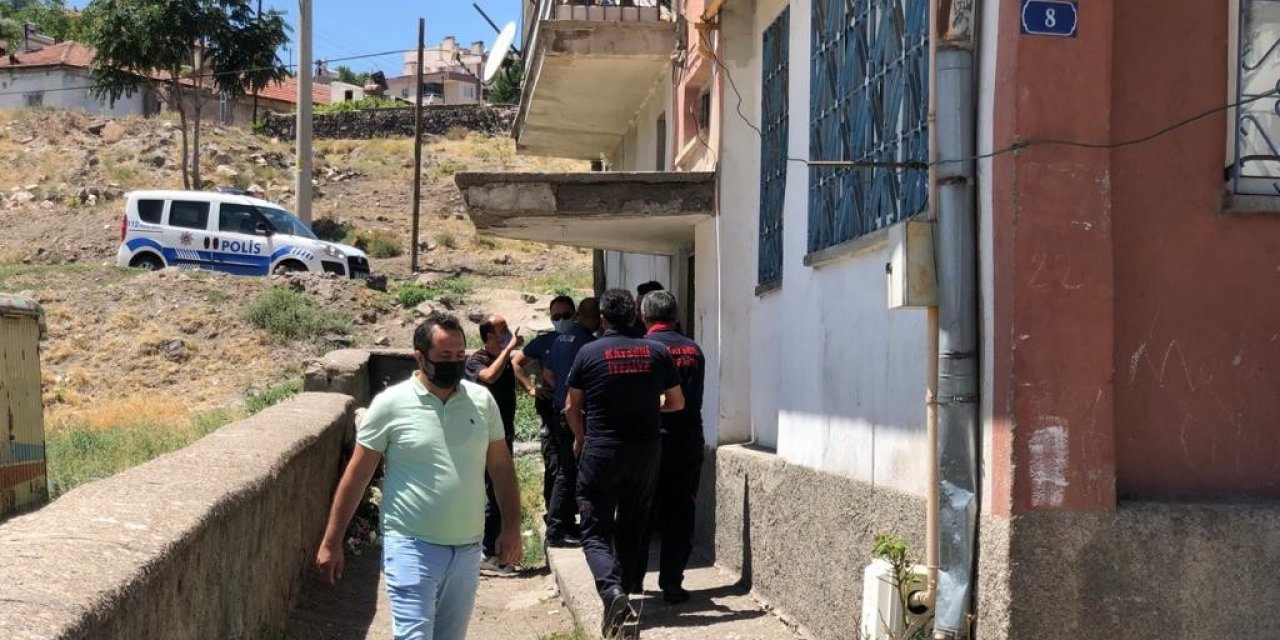 Darp ettiği annesini eve kilitledi