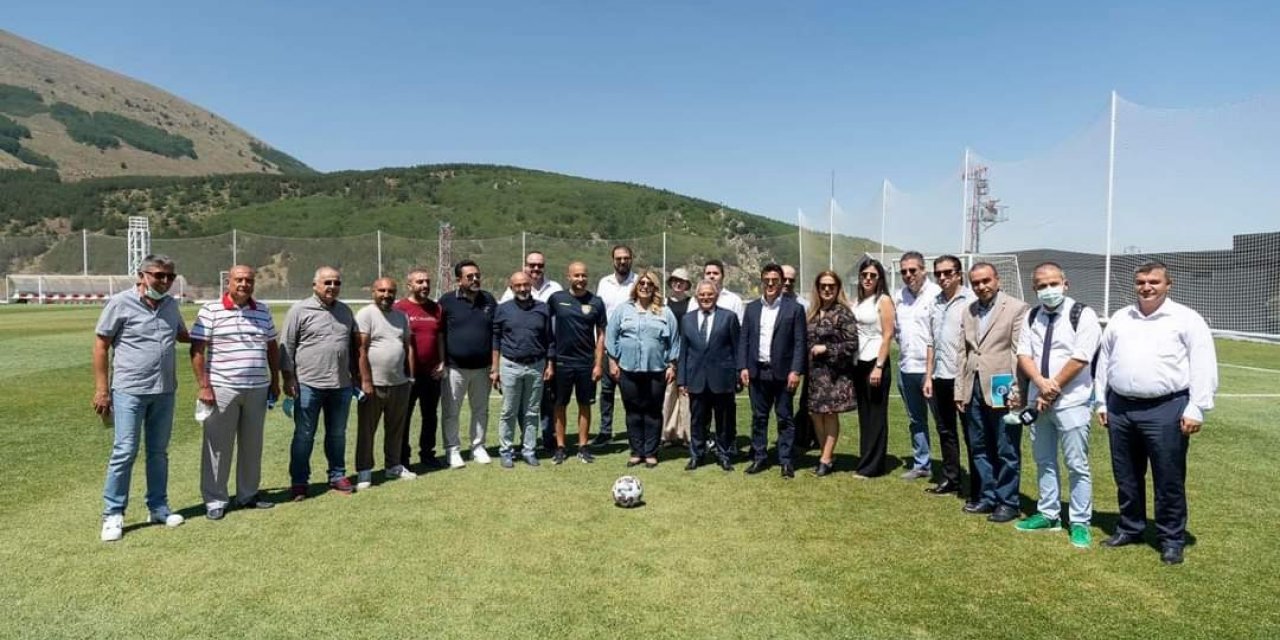 Memduh Büyükkılıç, gazetecileri Yüksek İrtifa Kamp Merkezi’nde ağırladı