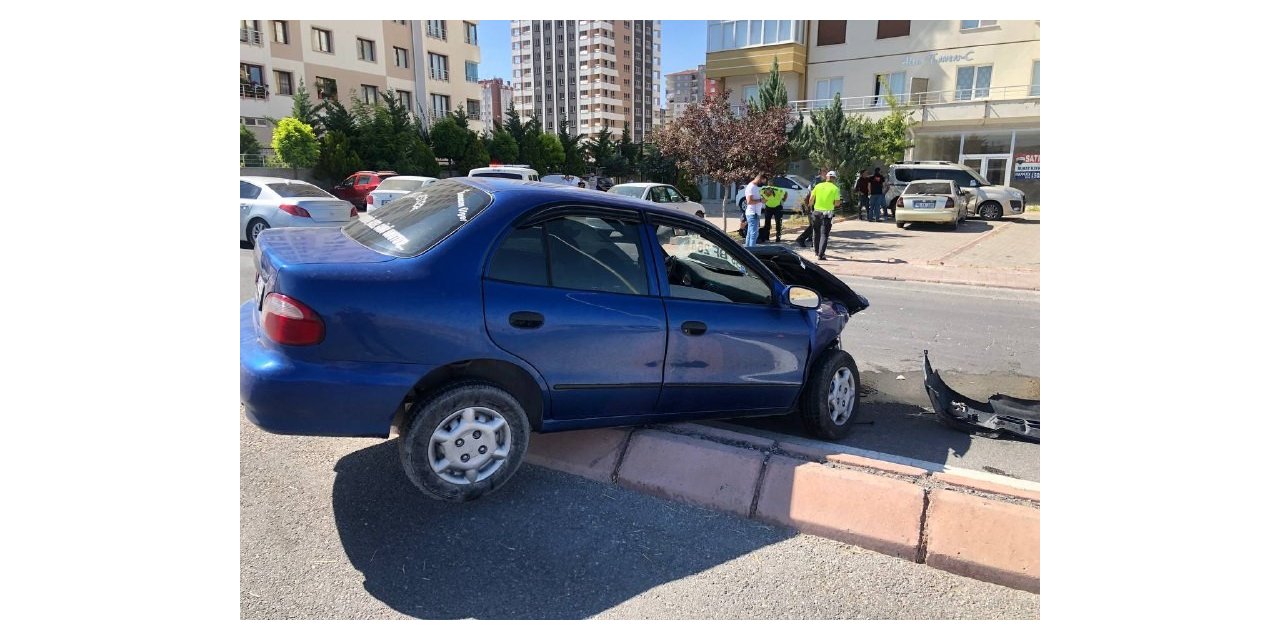 Otomobiller çarpıştı: 4 yaralı