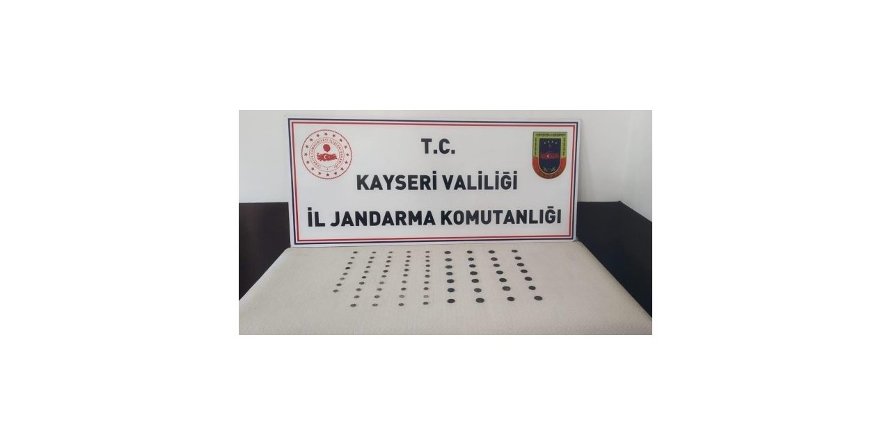 Tarihi eser kaçakçısının üzerinden 76 adet sikke çıktı
