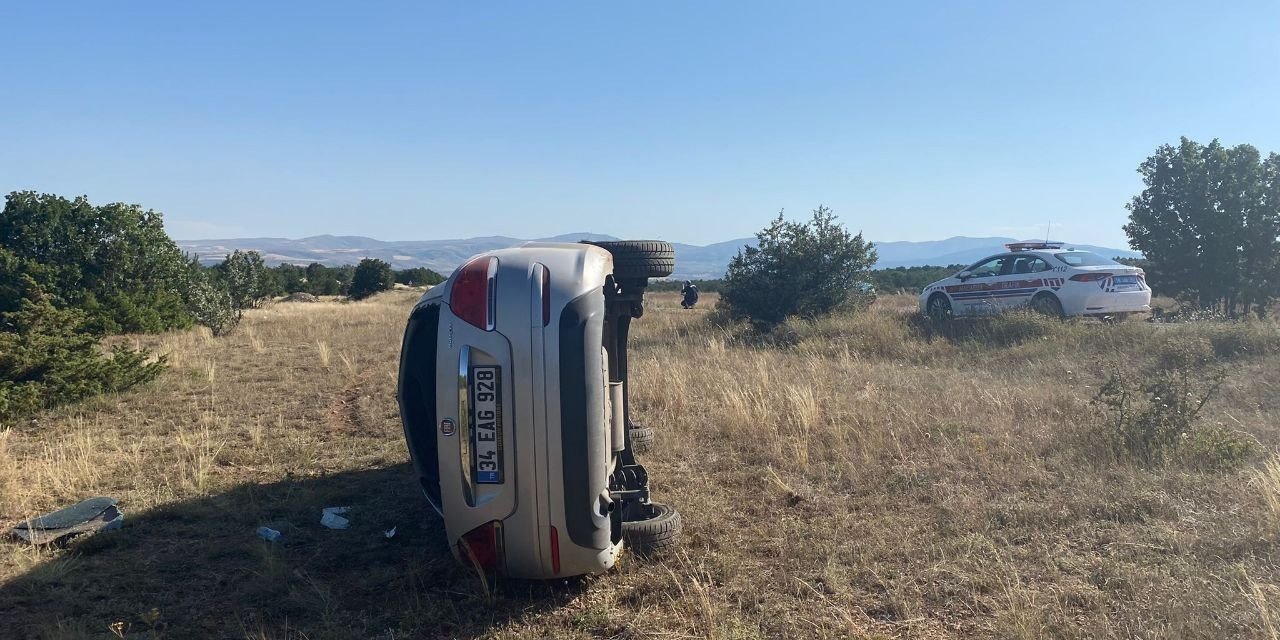 Sivas’ta otomobil yoldan çıktı: 5 yaralı