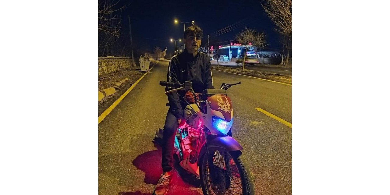 Otomobille çarpışan motosiklet sürücüsü öldü