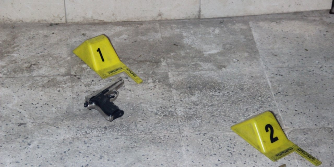Polis, silahla yaralama olayına karışan şüphelileri evlerin çatılarında aradı