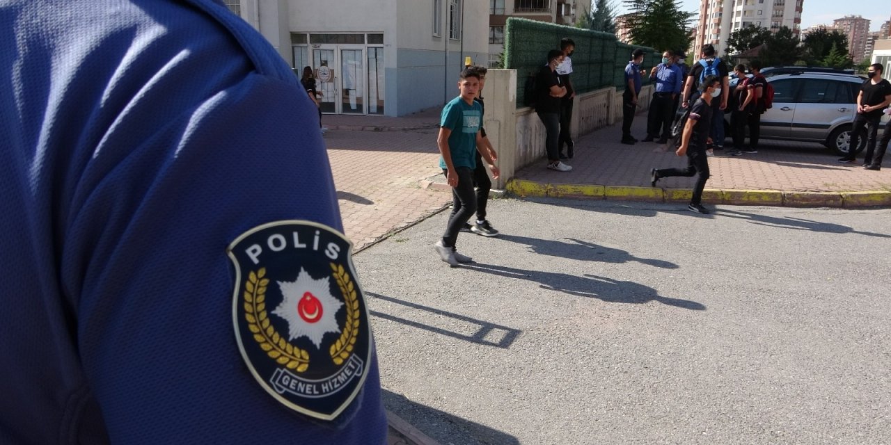 Kayseri’de okul çevrelerinde ’asayiş berkemal’