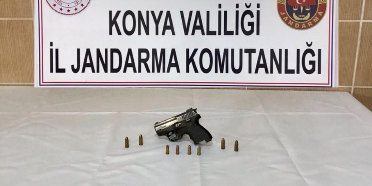 Jandarmanın yol kontrolünde seri numarasız tabanca yakalandı