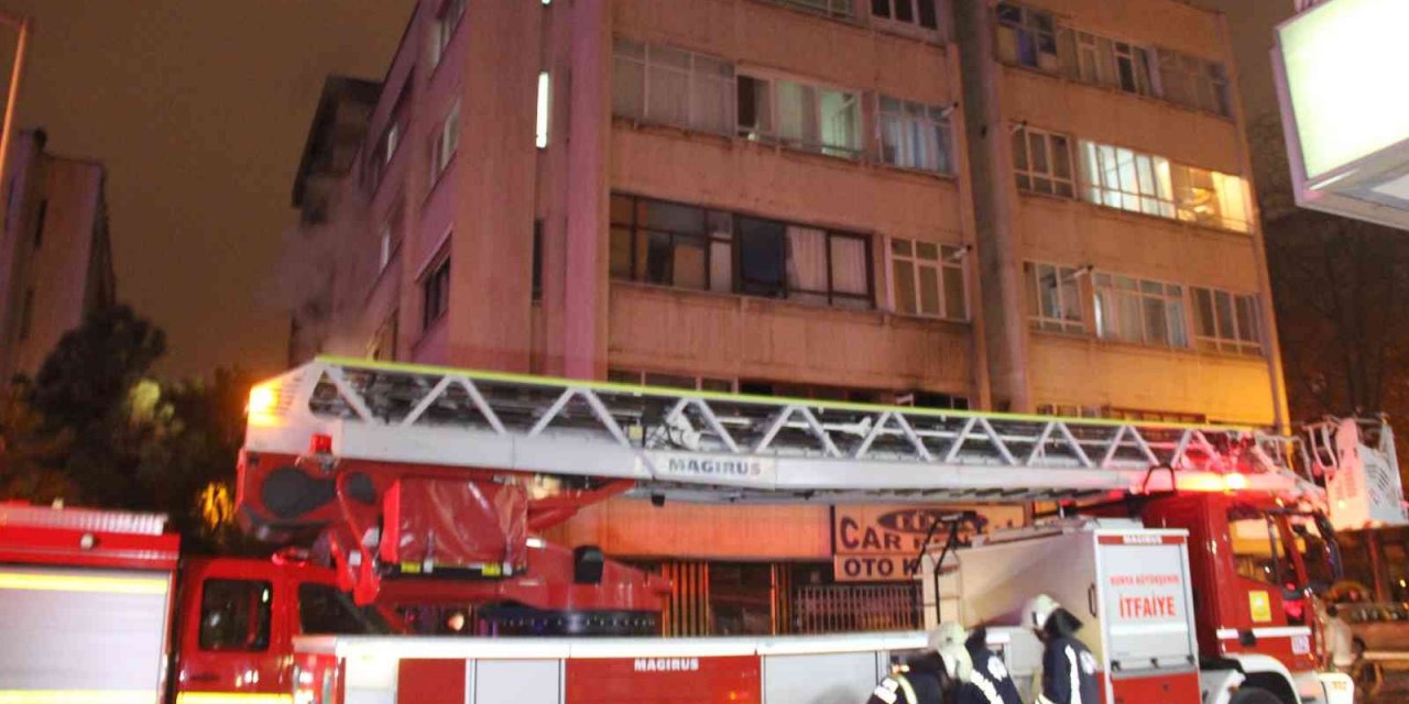 Konya’da 5 Katlı Binada Yangın Paniği