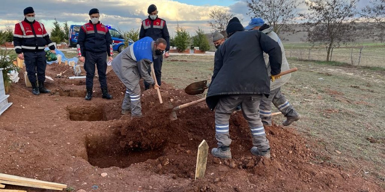Çöplükte cesedi bulunan kız bebeğe ilişkin acı gerçek otopsi raporuyla ortaya çıktı