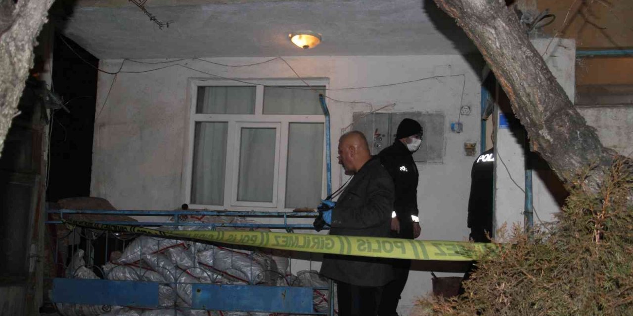 Beyşehir'de emekli polis memuru evinde ölü bulundu
