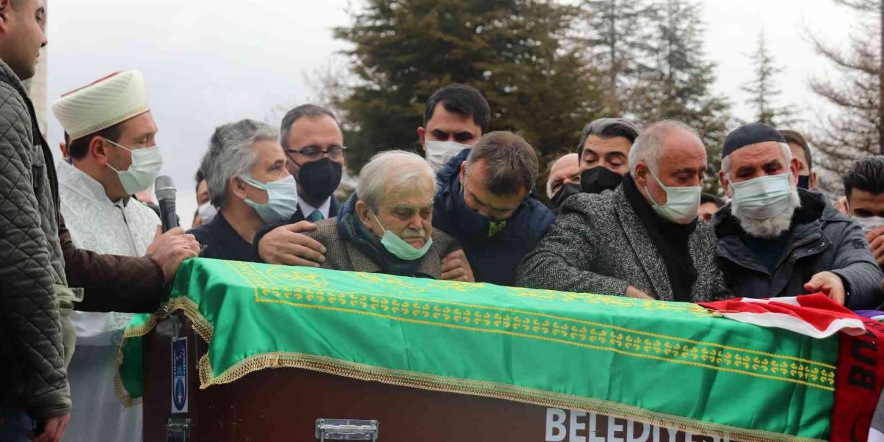 Ahmet Çalık gözyaşları arasında son yolculuğuna uğurlandı