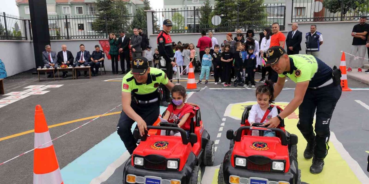 Yenimahalleli miniklere trafik eğitimi