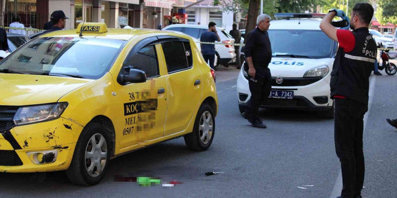 Ticari taksi sahibinin oğlu, önünü kestiği şoförü başından vurarak öldürdü