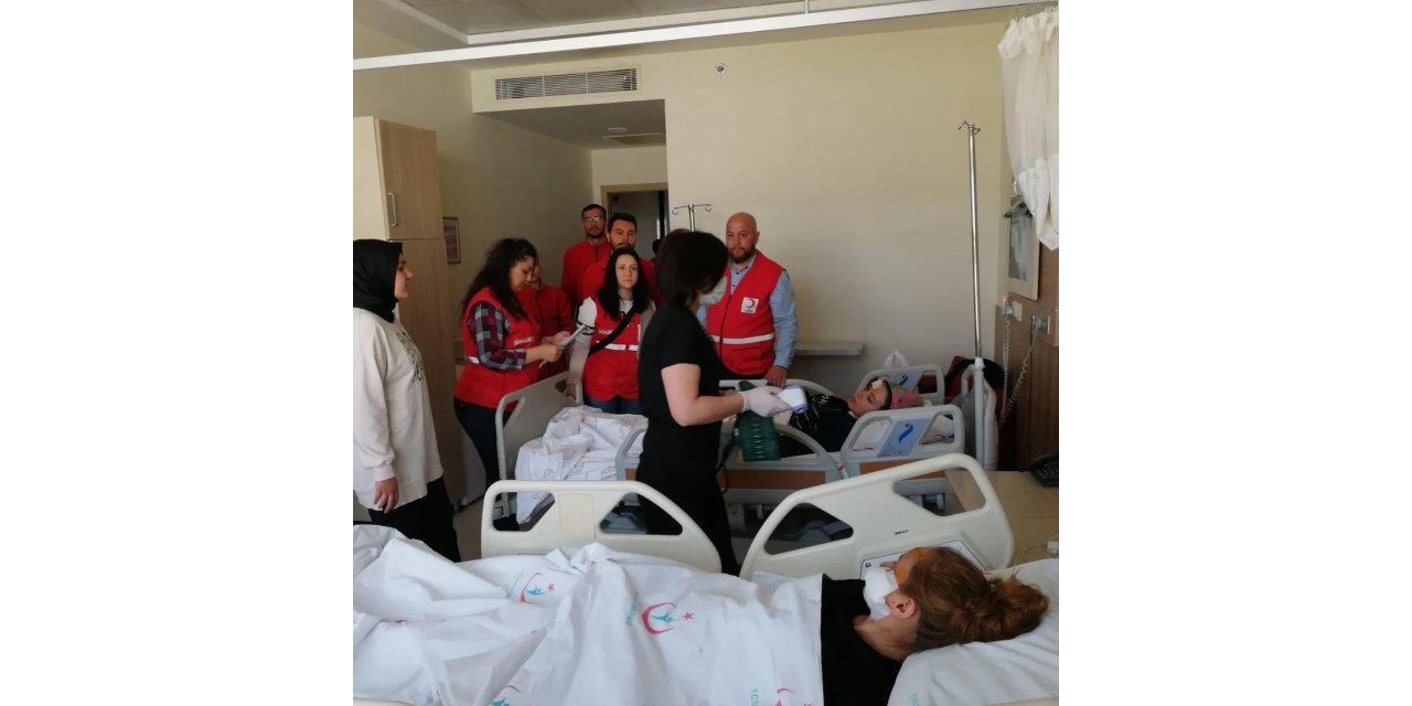 Otobüs kazasında yaralanan 23 öğrencinin tedavisi devam ediyor